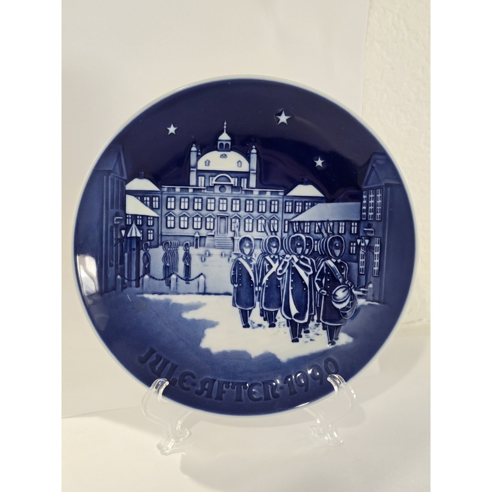 Bing & Grondahl  Plate 1990 Jule-After  Changing Of The Guards Christmas Plate